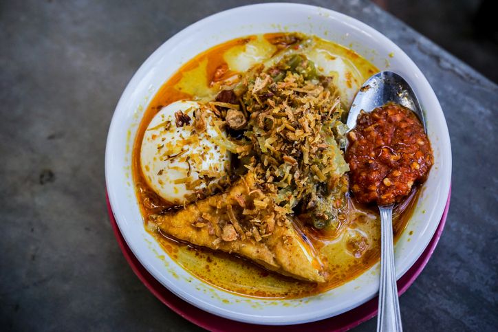 Nikmat Berempah Racikan Lontong Sayur Betawi hingga Padang