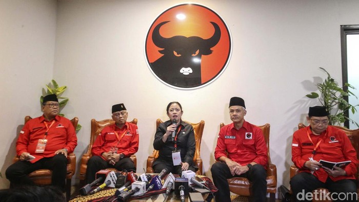 Ketua DPP PDIP Puan Maharani membocorkan nama-nama bakal cawapres untuk Ganjar Pranowo. Nama-nama itu di antaranya, Mahfud Md hingga AHY.