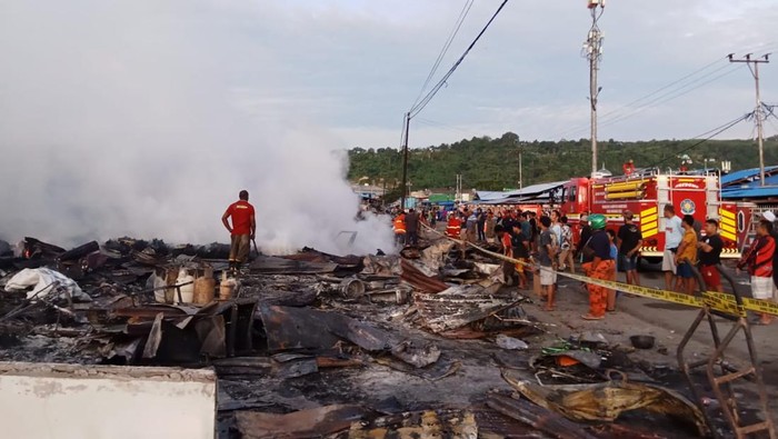 Suasana terkini usai kebakaran di kawasan Pasar Wosi, Manokwari.