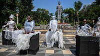 Hari Lingkungan Hidup Sedunia 2023 mengusung tema utama melawan sampah plastik.  