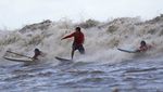 Memacu Adrenalin! Berselancar Taklukkan Ganasnya Sungai Amazon