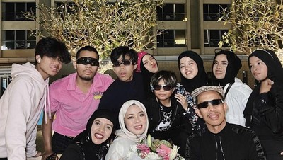 Momen Ramai-ramai Kulineran Seru Gen Halilintar di Berbagai Negara