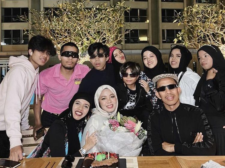 Momen Ramai-ramai Kulineran Seru Gen Halilintar di Berbagai Negara