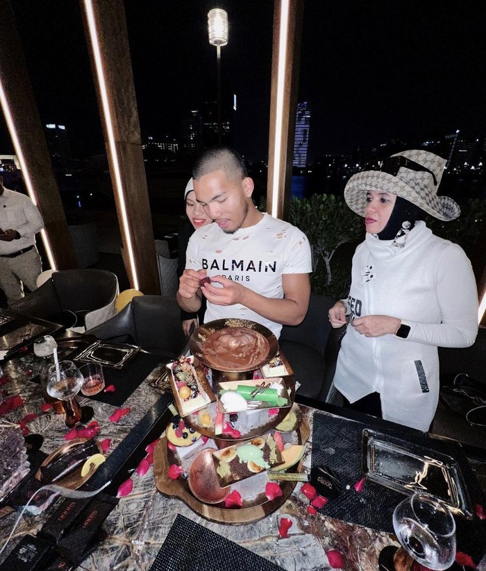 Momen Kulineran Seru Gen Halilintar di Berbagai Negara Sebelum Pulang ke Indonesia