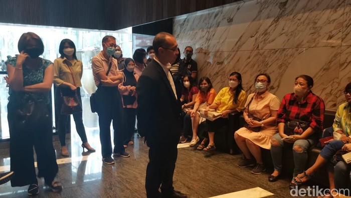 Nasabah Kresna Life Datangi Kantor OJK
