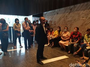 Curhat Pilu Nasabah Lansia Kresna Life: Umur Sudah Tua, Anak Stroke Berat
