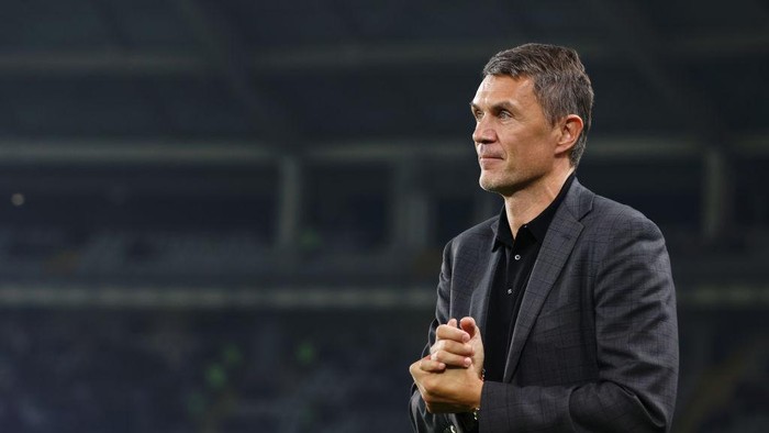 TURIN, ITALY - OCTOBER 30: Paolo Maldini of AC Milan looks on prior to the Serie A match between Torino FC and AC MIlan at Stadio Olimpico di Torino on October 30, 2022 in Turin, Italy. (Photo by Francesco Scaccianoce/Getty Images)