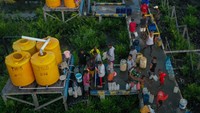 Kementerian Pekerjaan Umum dan Perumahan Rakyat (PUPR) telah membangun tiga buah reservoir penampung air hujan berkapasitas masing-masing 1.000 meter kubik untuk memenuhi kebutuhan air bersih bagi masyarakat Agats yang kotanya berdiri di atas tanah rawa.  