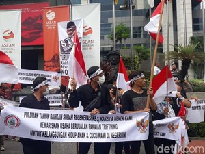 Pedagang Pakaian Bekas Geruduk Kemendag, Minta Thrifting Dibolehkan Lagi!