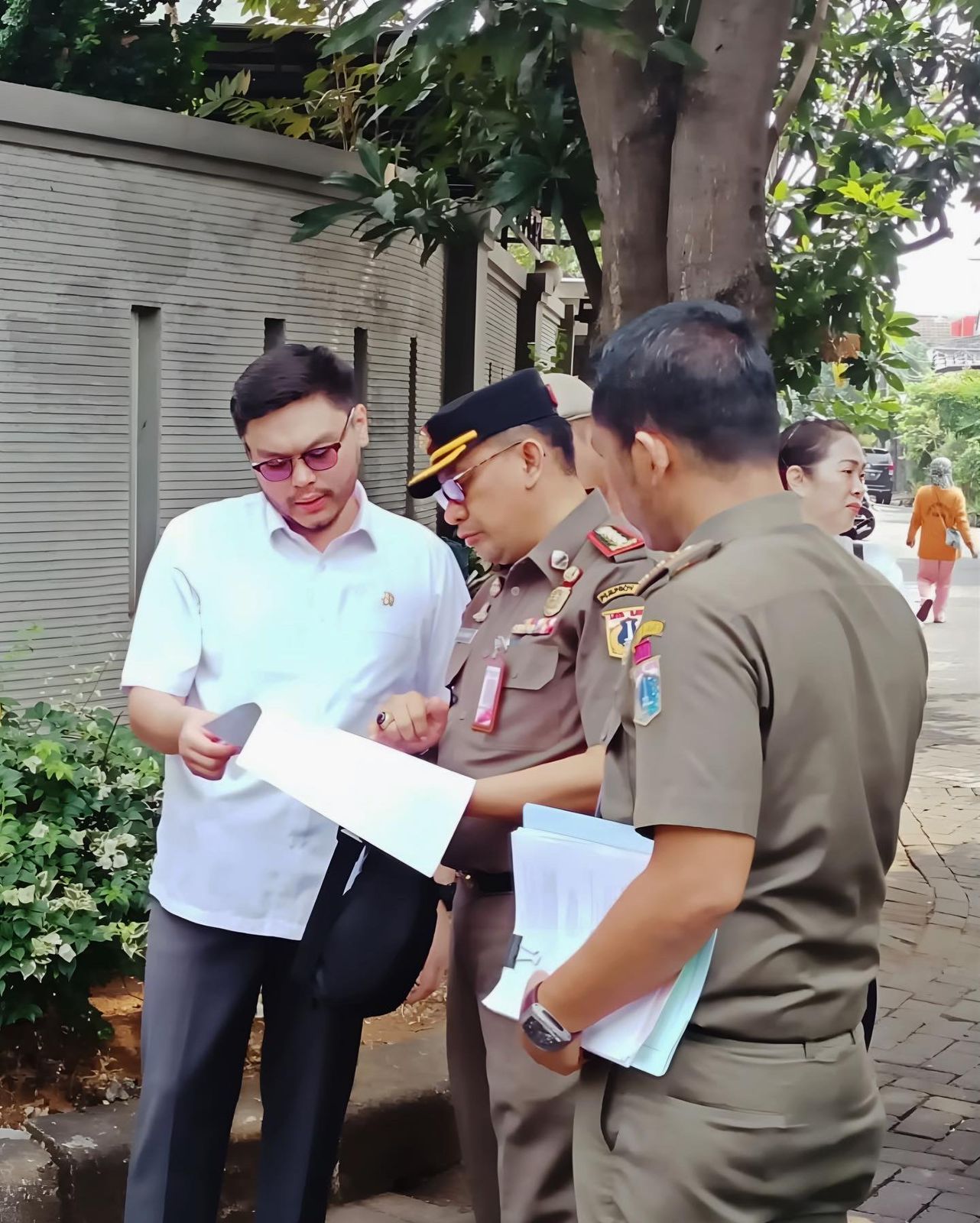 Penyeglan tower BTS di Taman Semanan Indah, Jakbar, 6 Juni 2023. (Dokumentasi William A Sarana dari PSI)