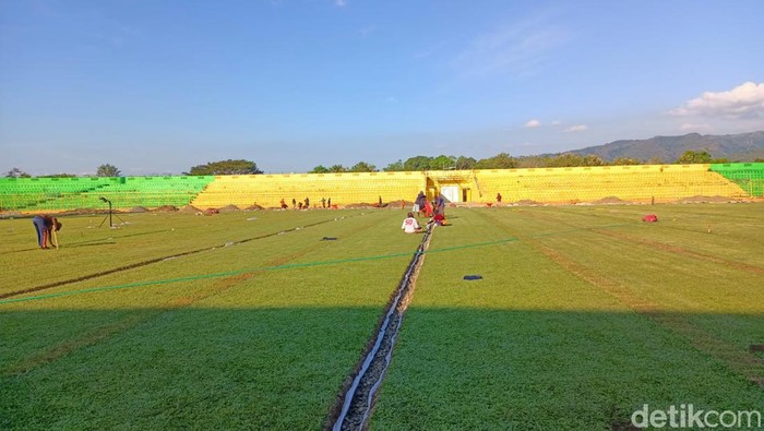 Perbaikan drainase di Stadion Gelora BJ Habibie Parepare.
