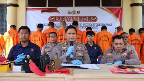 Polisi menangkap spesialis pencuri burung seharga jutaan rupiah di Lombok Barat. Penangkapan pelaku berdasarkan informasi masyarakat.
