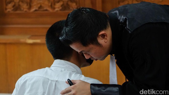 Mario Dandy Satriyo (20) menjalani sidang perdana kasus penganiayaan terhadap Cristalino David Ozora (17). Mario Dandy duduk di kursi terdakwa, Selasa (6/6/2023).