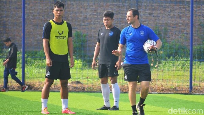 PSIS Semarang saat menjalani sesi latihan di Lapangan Wisesa, Demak.