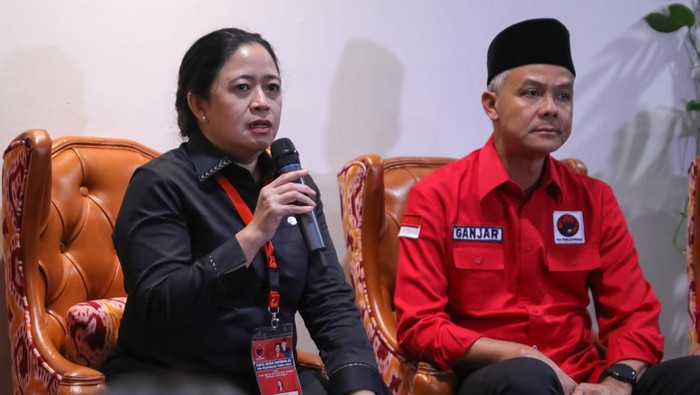 Ketua Tim Pemenangan Pemilu PDI Perjuangan (PDIP) sekaligus Ketua DPR RI Puan Maharani duduk bersama bakal calon presiden dari PDIP, Ganjar Pranowo dalam Rapat Kerja Nasional (Rakernas) III PDIP.