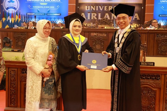 Putri Tri Rismaharini, Tantri Gunarni Saptoadji, lulus S2 di Unair