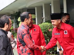 Momen Jokowi Disambut Ganjar Pranowo di Rakernas PDIP