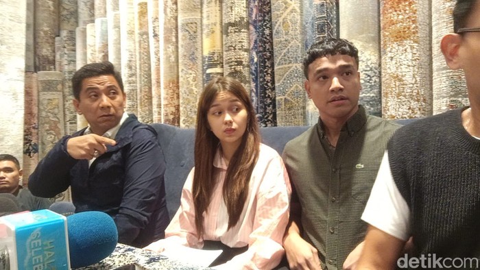 Rebecca Klopper Rebecca Klopper saat pertamakali menjumpai wartawan terkait kasus video syur di kawasan Panglima Polim.