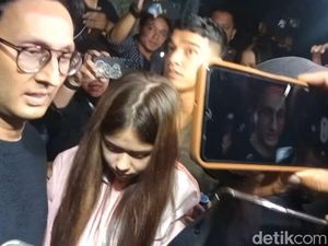 Rebecca Klopper Bungkam saat Ditanya Pemeran Wanita dalam Video Syur