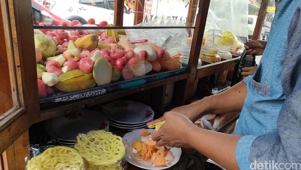 Rujak Laksana Garut.