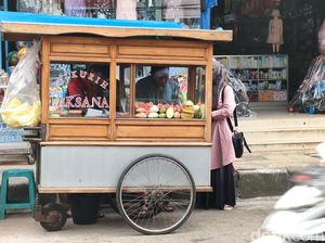 Rujak Cuka Laksana yang Asam Segar di Garut Ini Ada Sejak 1982