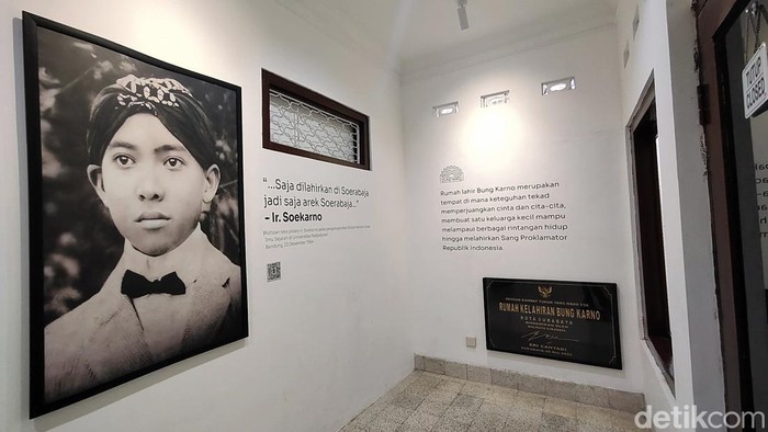 Ir. Soekarno merupakan Presiden RI yang pertama. Ia disebut Bapak Proklamator karena memproklamasikan kemerdekaan Indonesia di tahun 1945.
