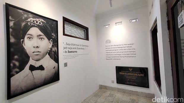 Ir. Soekarno merupakan Presiden RI yang pertama. Ia disebut Bapak Proklamator karena memproklamasikan kemerdekaan Indonesia di tahun 1945.