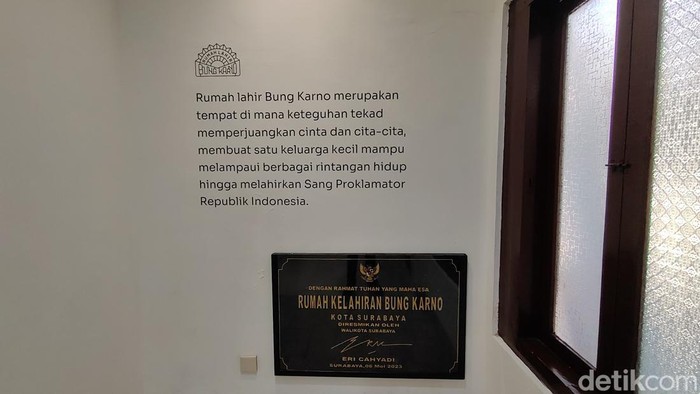 Ir. Soekarno merupakan Presiden RI yang pertama. Ia disebut Bapak Proklamator karena memproklamasikan kemerdekaan Indonesia di tahun 1945.