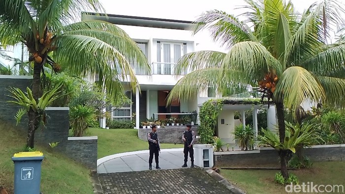 Rumah mantan Kepala Bea Cukai Makassar, Adhi Pramono yang digeledah KPK di Batam.