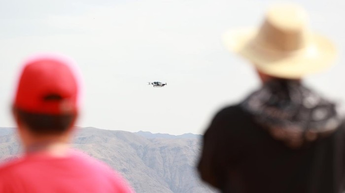 ZHONGWEI, CHINA - JUNE 05: Tourists watch a XPeng Voyager X2 Flying Car at Shapotou scenic spot on June 5, 2023 in Zhongwei, Ningxia Hui Autonomous Region of China. (Photo by Yu Jing/China News Service/VCG via Getty Images)