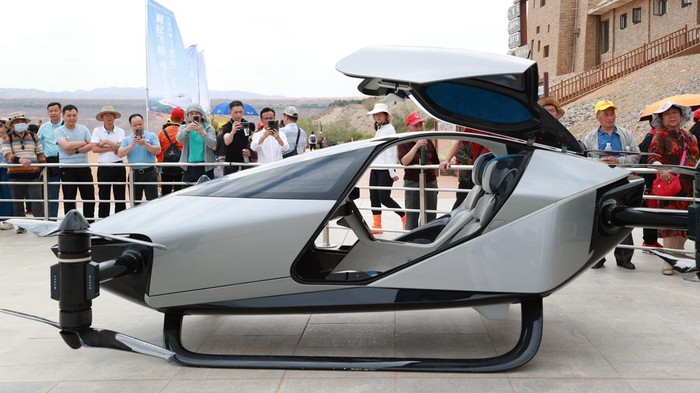 ZHONGWEI, CHINA - JUNE 05: Tourists watch a XPeng Voyager X2 Flying Car at Shapotou scenic spot on June 5, 2023 in Zhongwei, Ningxia Hui Autonomous Region of China. (Photo by Yu Jing/China News Service/VCG via Getty Images)