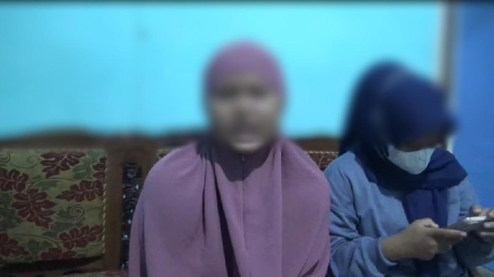 SFA saat ditemui di kediamannya setelah dipolisikan karena mengkritik Pemkot Jambi.