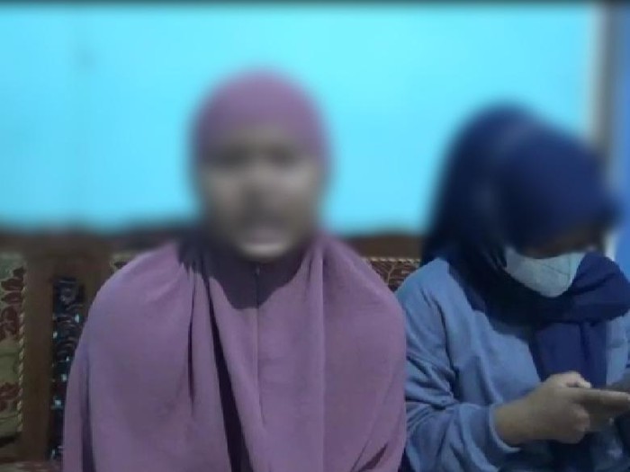 SFA saat ditemui di kediamannya setelah dipolisikan karena mengkritik Pemkot Jambi.