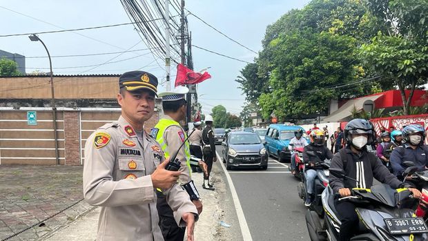Situasi lalin di Jalan Lenteng Agung Raya, Jagakarsa, Jaksel pada Selasa (6/6/2023) pagi.