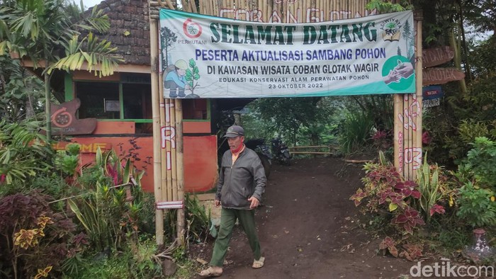Suasana di Coban Glotak, Malang tempat pria berkostum BDSM bikin merinding para wisatawan.