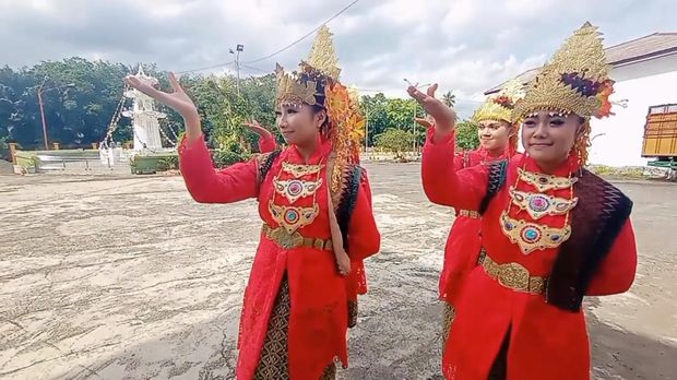 Tari sambut silampari kahyangan tinggi.