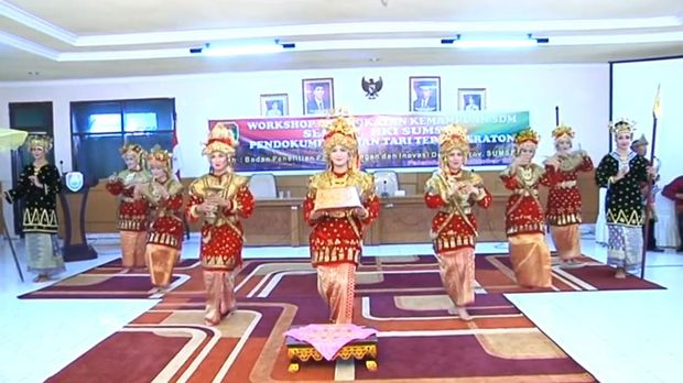 Tari tepak keraton.