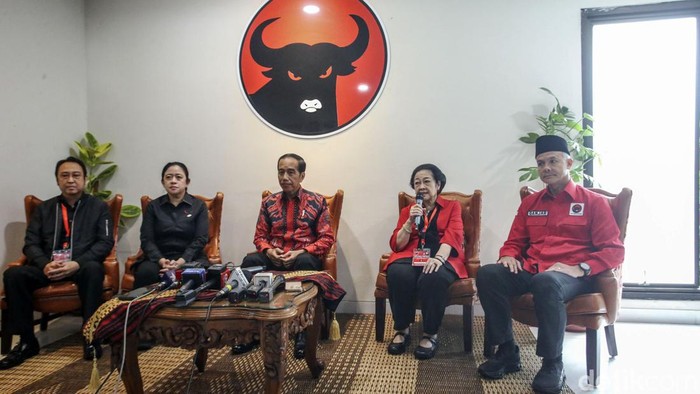 PDI Perjuangan (PDIP) menggelar Rapat Kerja Nasional (Rakernas) 2023 di Sekolah Partai PDIP, Jakarta Selatan, Selasa (6/6/2023). Presiden Jokowi dan Ketum PDIP Megawati Soekarnoputri terlihat ceria dalam sesi jumpa pers.