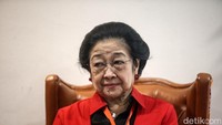 Megawati berkomentar mengenai tema rakernas PDIP terkait Fakir Miskin dan Anak Telantar Dipelihara oleh Negara. Ia mengatakan dirinya bersama Presiden Jokowi kerap satu tujuan.  
