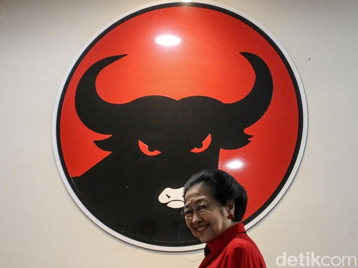 PDI Perjuangan (PDIP) menggelar Rapat Kerja Nasional (Rakernas) 2023 di Sekolah Partai PDIP, Jakarta Selatan, Selasa (6/6/2023). Presiden Jokowi dan Ketum PDIP Megawati Soekarnoputri terlihat ceria dalam sesi jumpa pers.