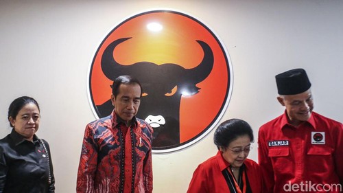 PDI Perjuangan (PDIP) menggelar Rapat Kerja Nasional (Rakernas) 2023 di Sekolah Partai PDIP, Jakarta Selatan, Selasa (6/6/2023). Presiden Jokowi dan Ketum PDIP Megawati Soekarnoputri terlihat ceria dalam sesi jumpa pers.