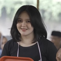 Tia Septiana mendadak viral setelah tampil di YouTube penyanyi Maia Estianty. Bahkan Maia tampak tak percaya kalau Tia adalah putrinya. Foto: YouTube MAIA ALELDUL TV