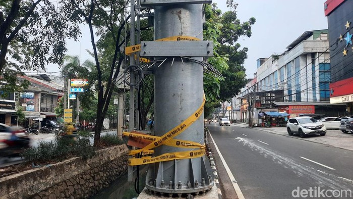 Tiang BTS di Sunter Jakarta Utara disegel Satpol PP DKI. Foto 6 Juni 2023. (Annisa Aulia Rahim/detikcom)