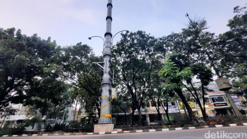 Tiang BTS di Sunter Jakarta Utara disegel Satpol PP DKI. Foto 6 Juni 2023. (Annisa Aulia Rahim/detikcom)