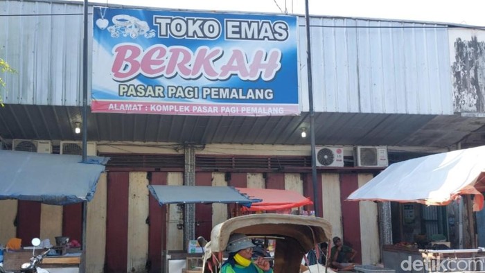 Suasana toko emas yang berada di Pasar Pagi Pemalang.