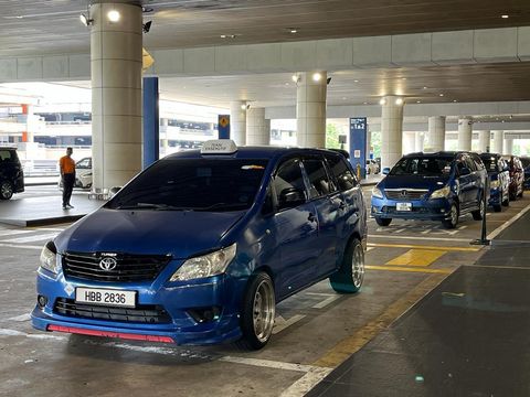 Toyota Kijang Innova jadi taksi bandara di Malaysia