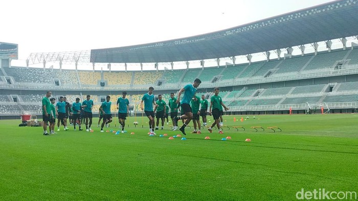 Training center timnas jelang FIFA Matchday di Stadion GBT