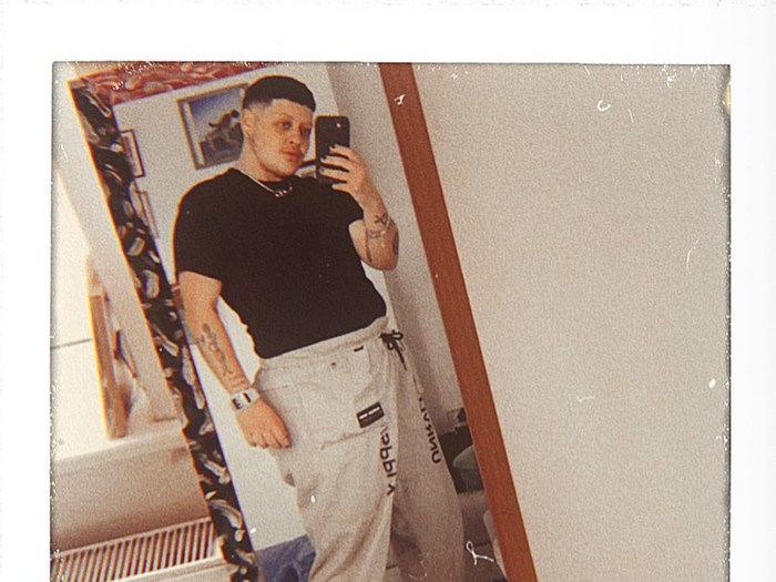 Transgender Pria Hamil Jadi Model