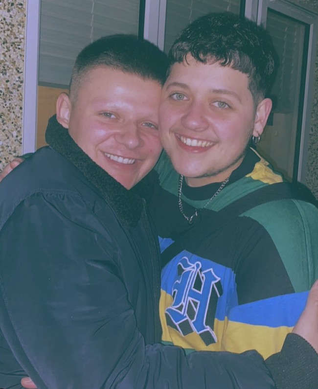 Penampilan Logan ternyata memicu reaksi negatif dari berbagai kalangan. Piers Morgan, pengusaha media dan komentator TV Inggris yang biasa berpandangan netral soal isu LGBT, mengkritik penampilan Logan. Kenapa kamu harus mencitrakan diri sebagai seorang pria hamil yang secara biologis mustahil? kicau Piers di Twitter. (Foto: Instagram/@loganecbrown)