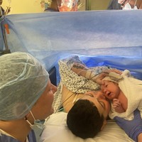 Logan melahirkan dua minggu setelah majalah tersebut dirilis. Anaknya merupakan buah hati Logan bersama pasangannya, Bailey Mills yang berprofesi sebagai drag performer dan mengklaim dirinya non-biner. (Foto: Instagram/@loganecbrown)